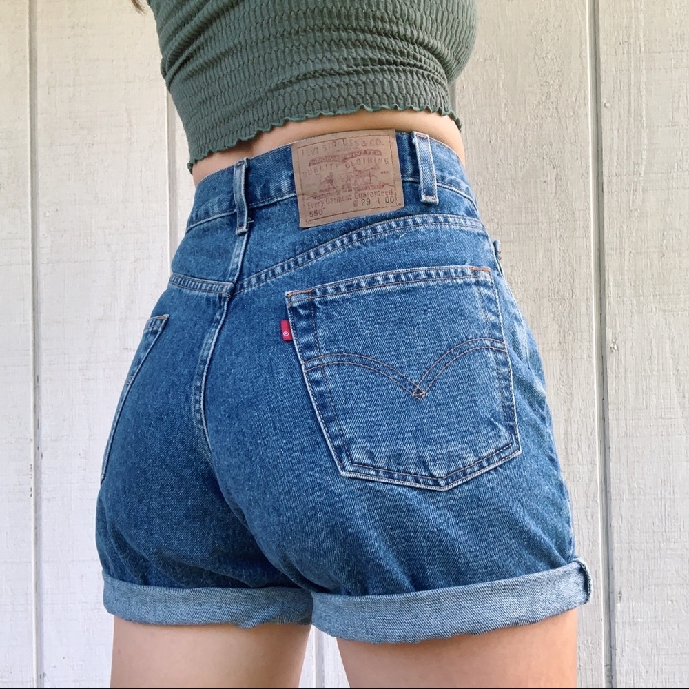 LEVIS 550 high waisted shorts size 8